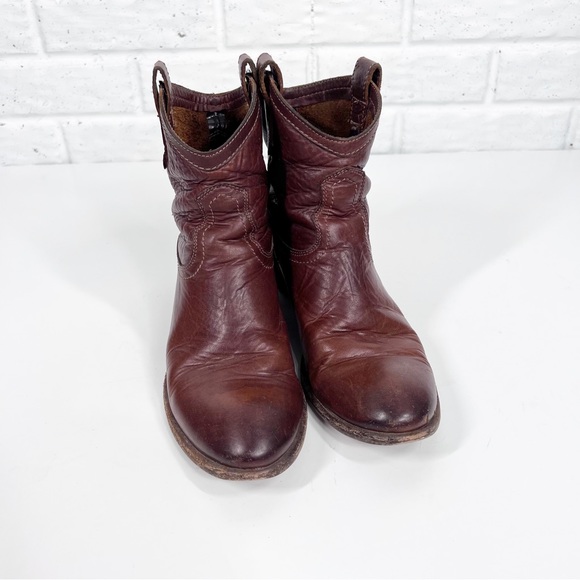 FRYE Carson Shortie Brown Leather Pull on Western Bootie - Picture 2 of 9